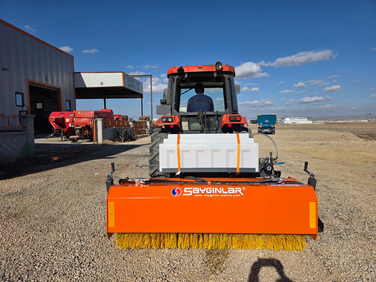 SAYGINLAR TRACTOR REAR MOUNTED ROAD SWEEPER - Щетка для Подметально-уборочных машин: фото 3 SAYGINLAR TRACTOR REAR MOUNTED ROAD SWEEPER - Щетка для Подметально-уборочных машин: фото 3