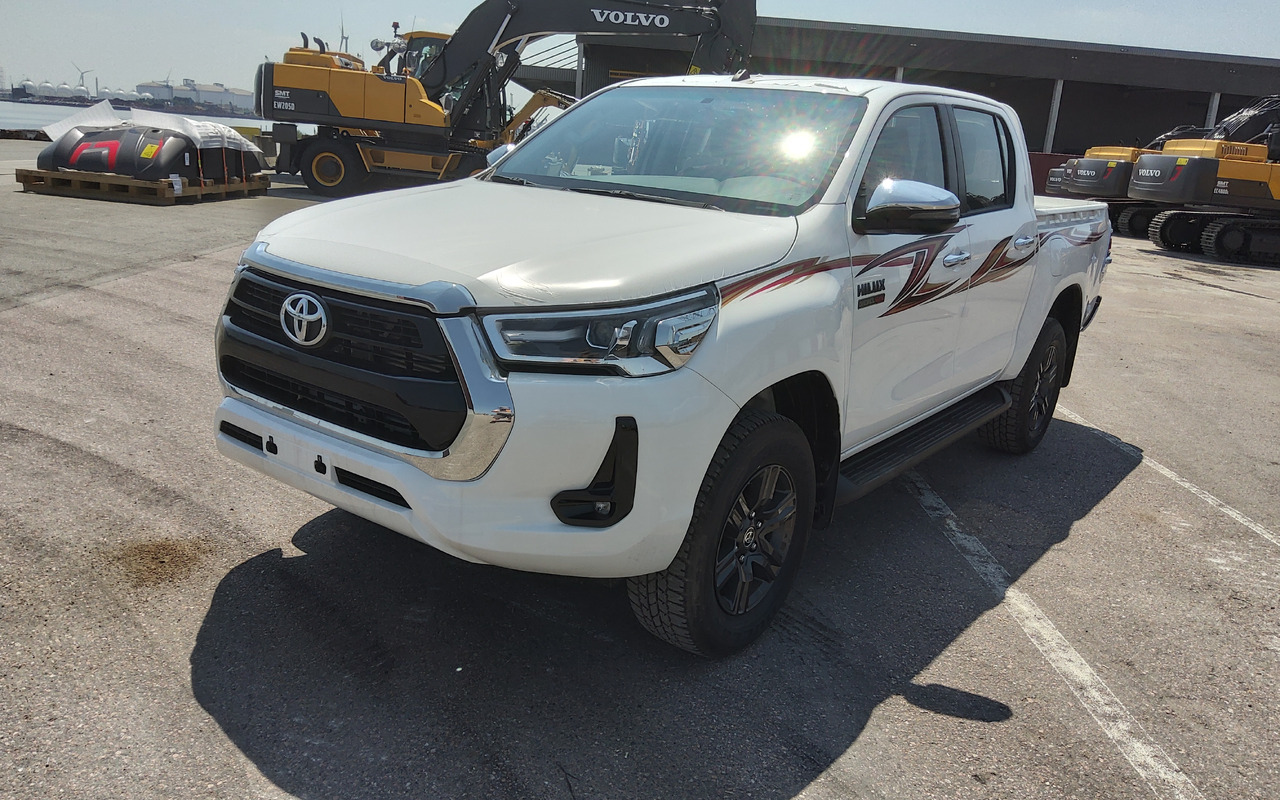 Новый Легковой автомобиль Toyota Hilux / Revo Pick-up double cabin luxe 2.4L Turbo Diesel Automatic: фото 1
