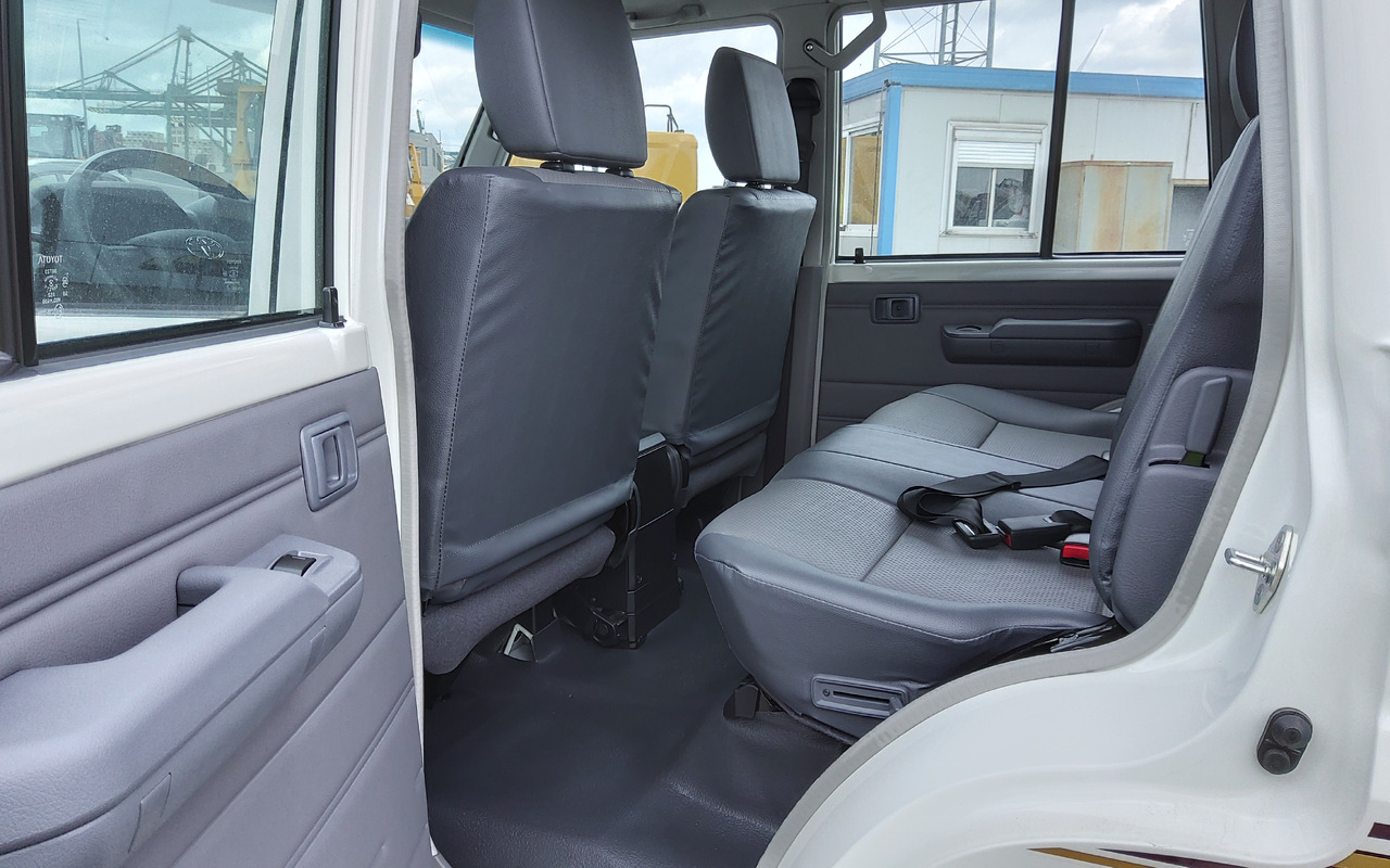 Новый Пикап Toyota Toyota Land cruiser 79 grj double cabin 4.0L Petrol Manual 5 SEATS/PLACES: фото 10
