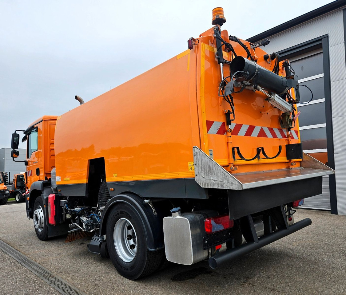 MAN TGM 18.250 Euro6 BROCK SL200 L+R Aufbaumotor - Подметально-уборочная машина: фото 3 MAN TGM 18.250 Euro6 BROCK SL200 L+R Aufbaumotor - Подметально-уборочная машина: фото 3