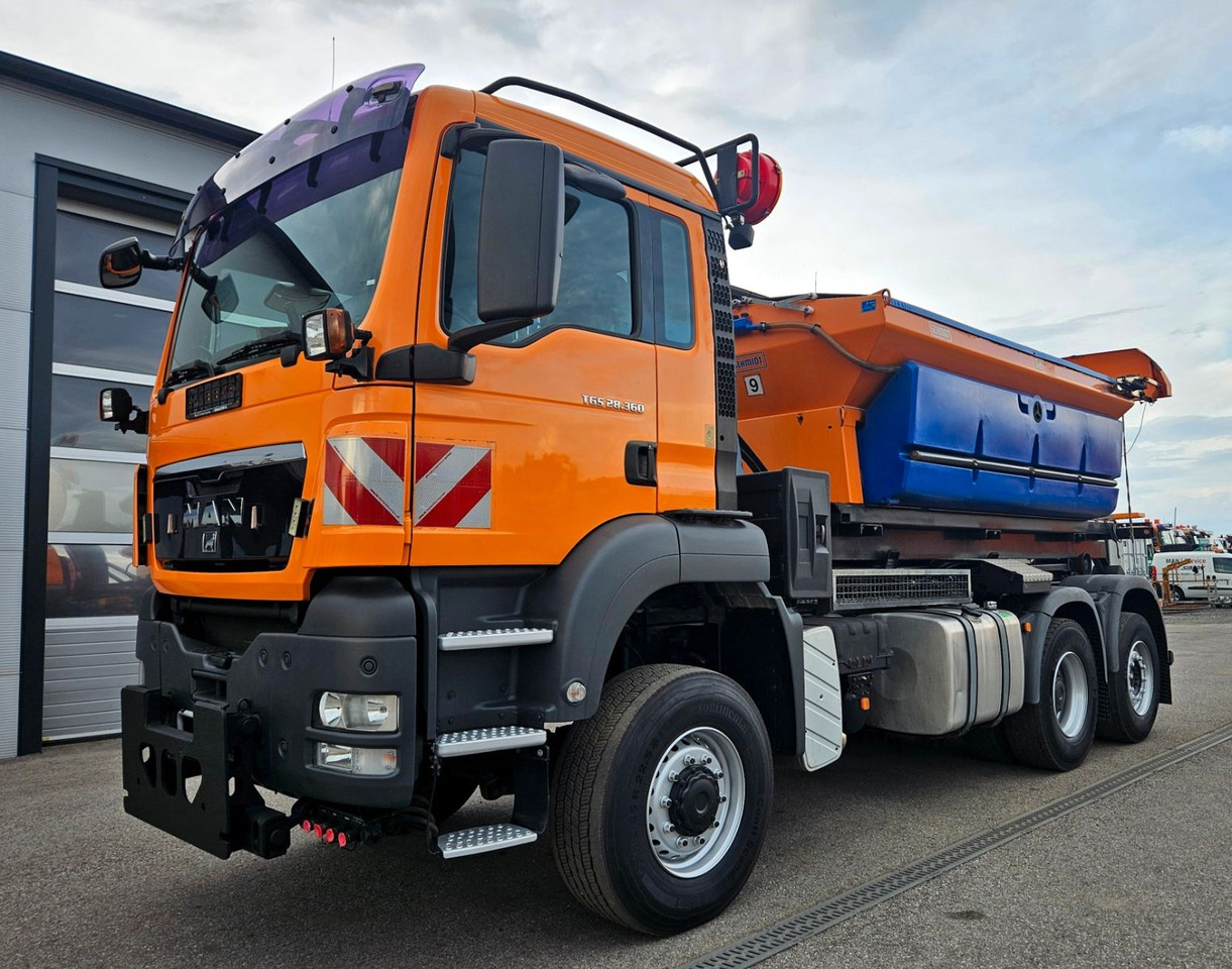 MAN TGS 28.360 6x4-4 BL EEV Winterdienst Streuer - Крюковой мультилифт: фото 1 MAN TGS 28.360 6x4-4 BL EEV Winterdienst Streuer - Крюковой мультилифт: фото 1