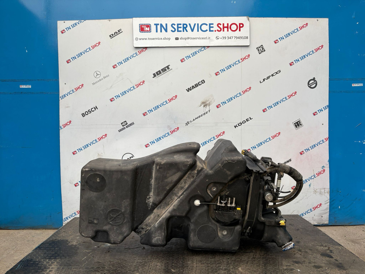 Serbatoio AdBlue DAF - Бак для AdBlue для Грузовиков: фото 1 Serbatoio AdBlue DAF - Бак для AdBlue для Грузовиков: фото 1