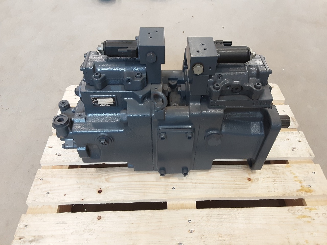 Kawasaki K7V100DTP139R-0E01-VC - Гидравлический насос для Гусеничных экскаваторов: фото 2 Kawasaki K7V100DTP139R-0E01-VC - Гидравлический насос для Гусеничных экскаваторов: фото 2
