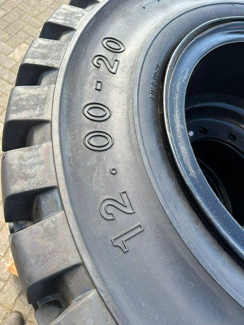 Trelleborg 12.00-20 - Шина: фото 2 Trelleborg 12.00-20 - Шина: фото 2