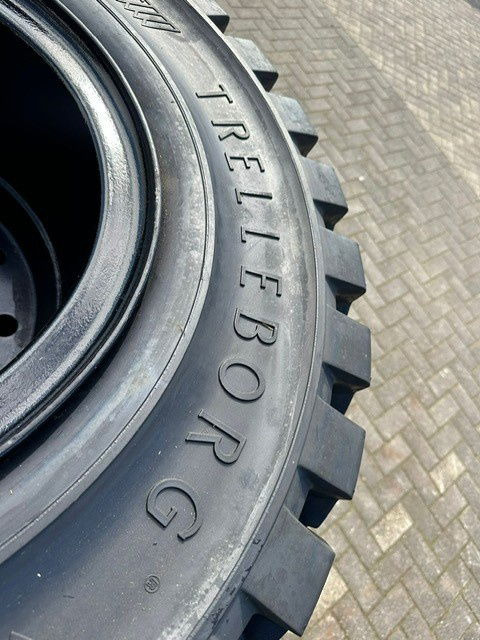 Trelleborg 12.00-20 - Шина: фото 3 Trelleborg 12.00-20 - Шина: фото 3