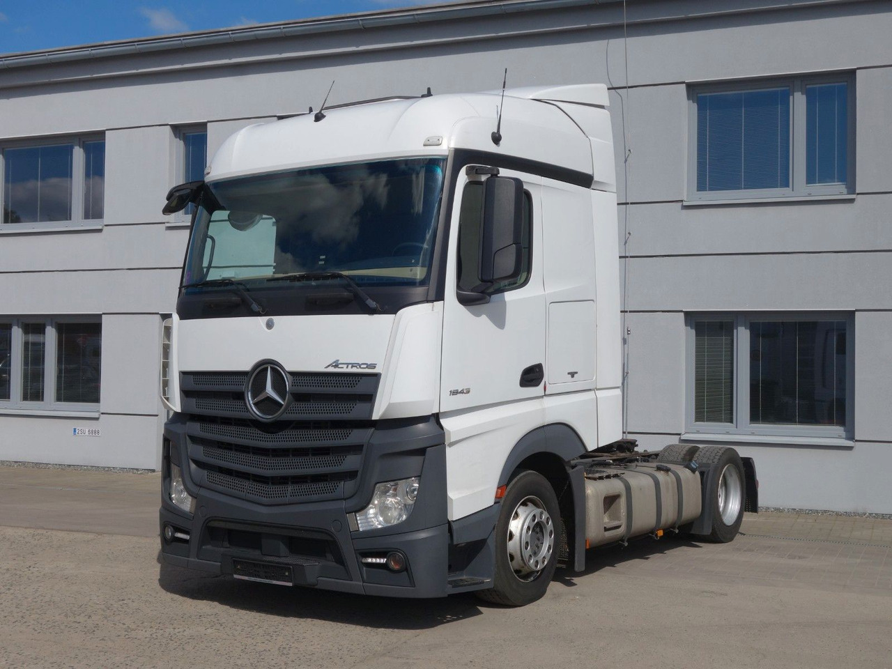 Mercedes-Benz Actros 1843 Lowdeck Lowliner - Тягач: фото 1 Mercedes-Benz Actros 1843 Lowdeck Lowliner - Тягач: фото 1