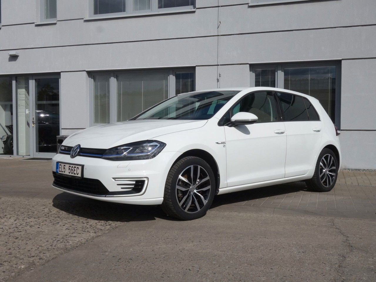 Volkswagen e-Golf VII, 100kW, LED, SHZ, ALU, Virtual, Navi - Легковой автомобиль: фото 3 Volkswagen e-Golf VII, 100kW, LED, SHZ, ALU, Virtual, Navi - Легковой автомобиль: фото 3
