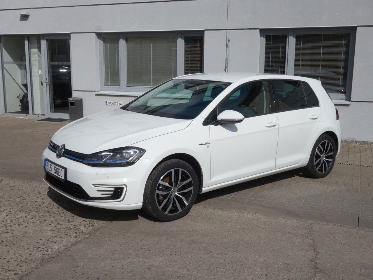 Volkswagen e-Golf VII, 100kW, LED, SHZ, ALU, Virtual, Navi - Легковой автомобиль: фото 2 Volkswagen e-Golf VII, 100kW, LED, SHZ, ALU, Virtual, Navi - Легковой автомобиль: фото 2