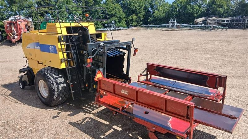 New Holland BB980 BB980 - Пресс-подборщик тюковый: фото 4 New Holland BB980 BB980 - Пресс-подборщик тюковый: фото 4