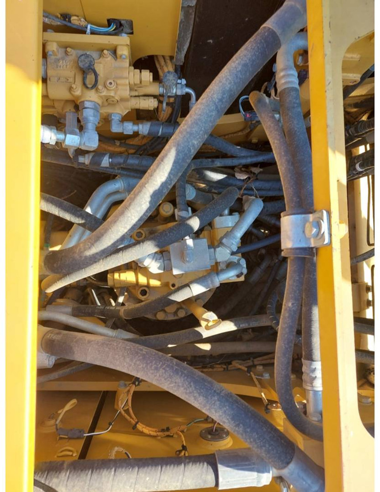 Гусеничный экскаватор CAT 320EL: фото 11