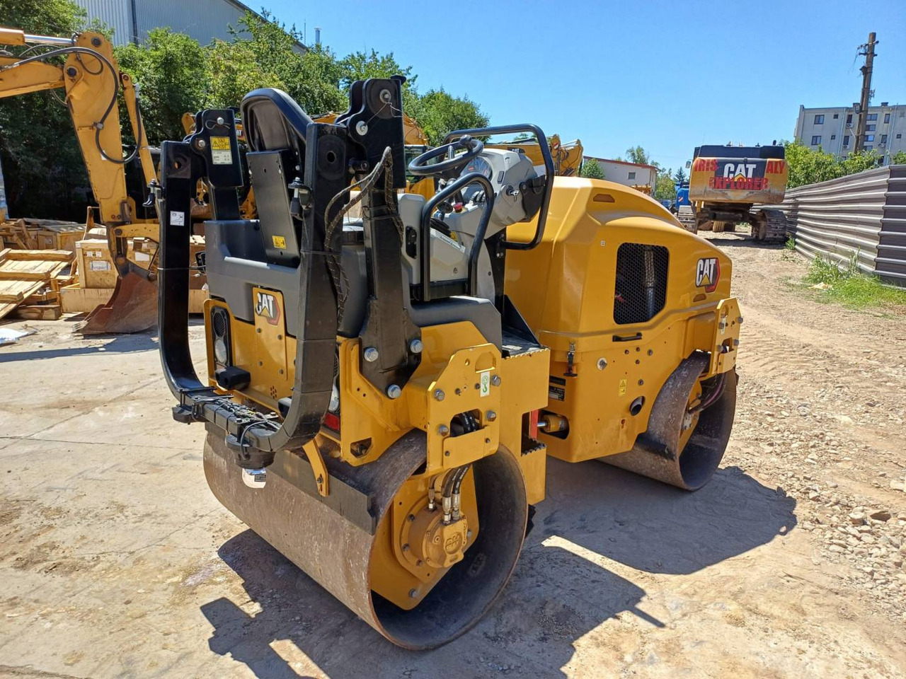 CAT CB2.7-03GC - Каток тротуарный: фото 3 CAT CB2.7-03GC - Каток тротуарный: фото 3