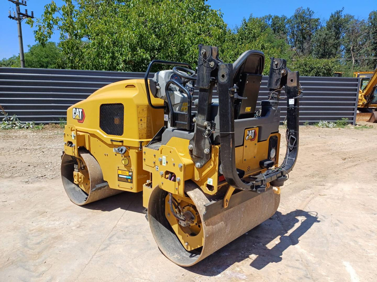 CAT CB2.7-03GC - Каток тротуарный: фото 4 CAT CB2.7-03GC - Каток тротуарный: фото 4