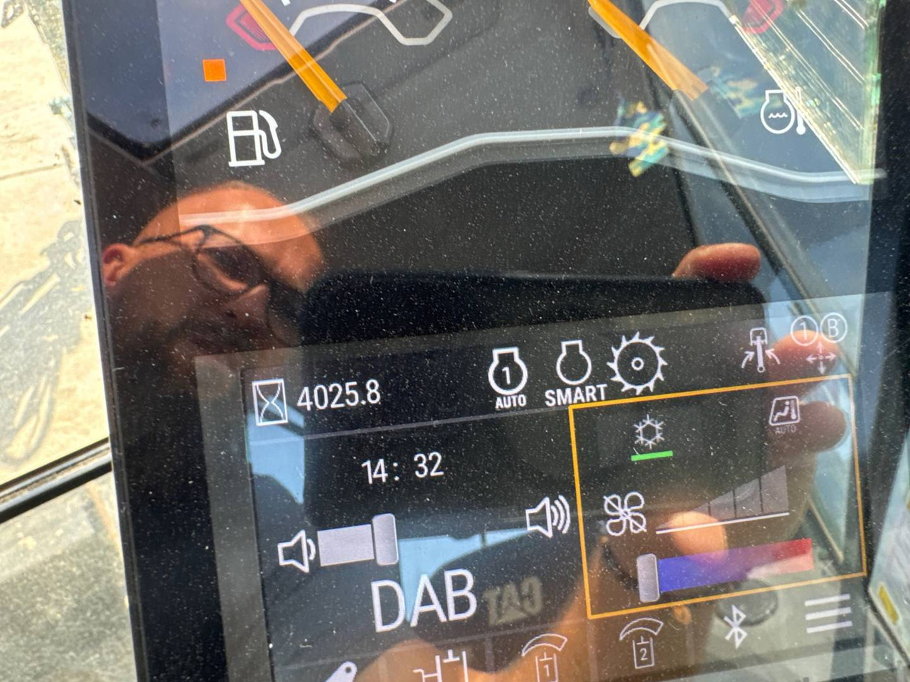 CAT 308CR - Гусеничный экскаватор: фото 5 CAT 308CR - Гусеничный экскаватор: фото 5