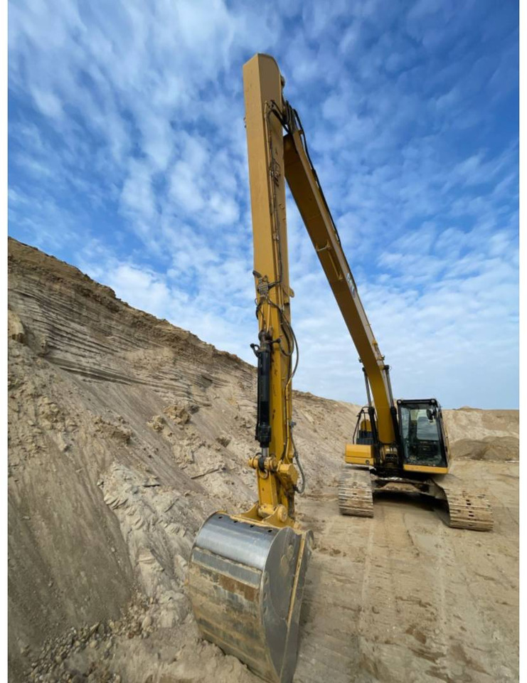 CAT 320 - Гусеничный экскаватор: фото 2 CAT 320 - Гусеничный экскаватор: фото 2