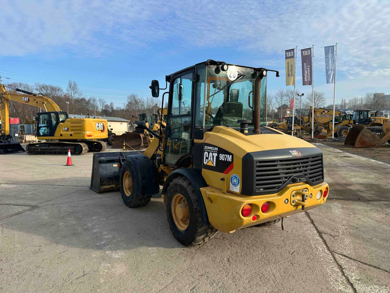 CAT 907M - Колёсный погрузчик: фото 4 CAT 907M - Колёсный погрузчик: фото 4