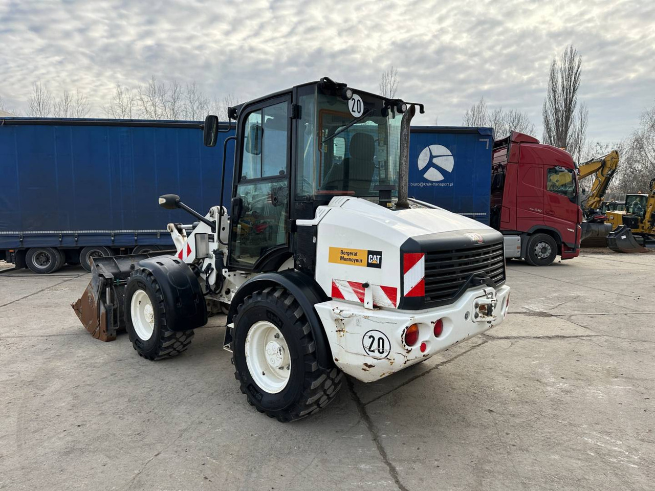 CAT 908M - Колёсный погрузчик: фото 4 CAT 908M - Колёсный погрузчик: фото 4