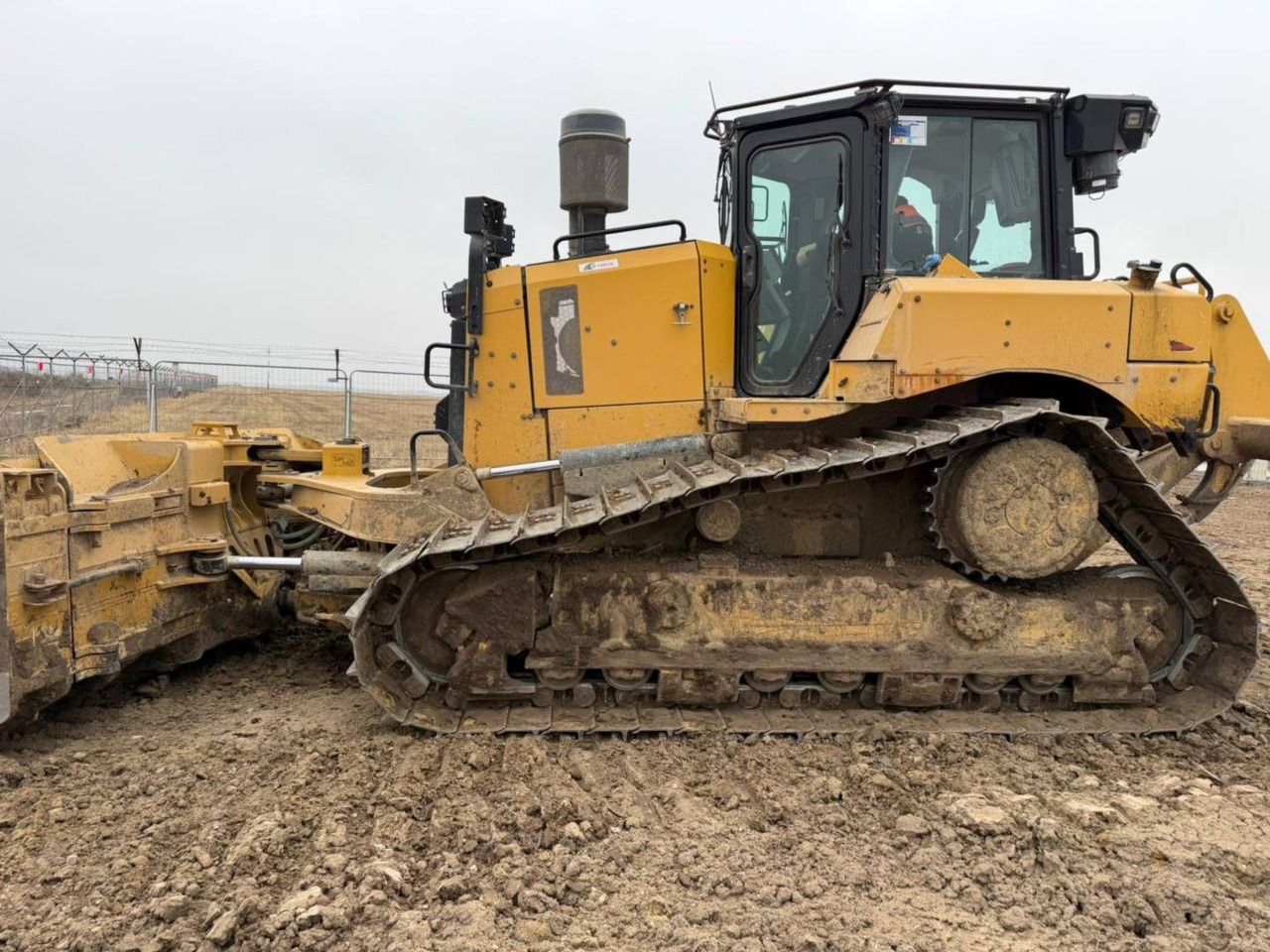 Бульдозер CAT D6: фото 1
