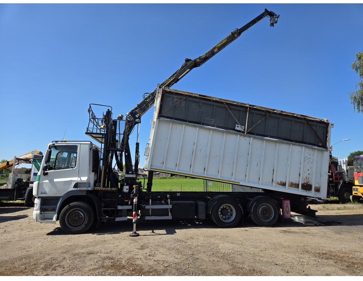 DAF CF85.410 6x2 steering axle lenk Tipper Crane HIAB J1320Z - Самосвал, Автоманипулятор: фото 2 DAF CF85.410 6x2 steering axle lenk Tipper Crane HIAB J1320Z - Самосвал, Автоманипулятор: фото 2
