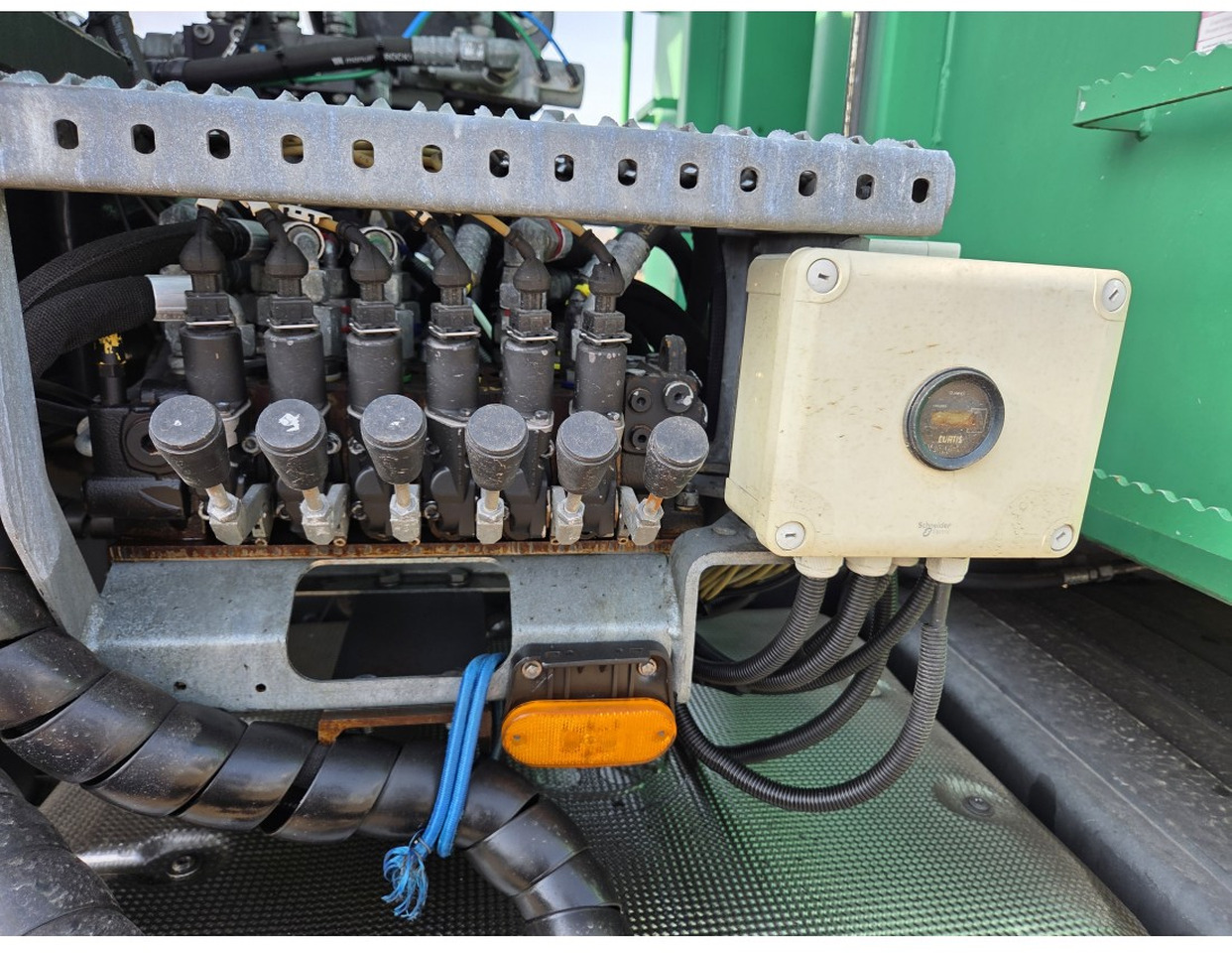 Самосвал, Автоманипулятор IVECO STRALIS 420 6X2 TIPPER CRANE KESLA 17 TON 2 EXT STEERING REAR AXLE: фото 12 Самосвал, Автоманипулятор IVECO STRALIS 420 6X2 TIPPER CRANE KESLA 17 TON 2 EXT STEERING REAR AXLE: фото 12