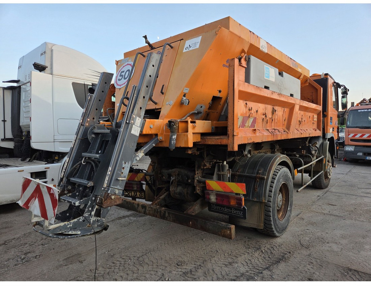 MERCEDES ACTROS 1836 4X4 TIPPER possible to buy with salt spreader - Самосвал: фото 2 MERCEDES ACTROS 1836 4X4 TIPPER possible to buy with salt spreader - Самосвал: фото 2