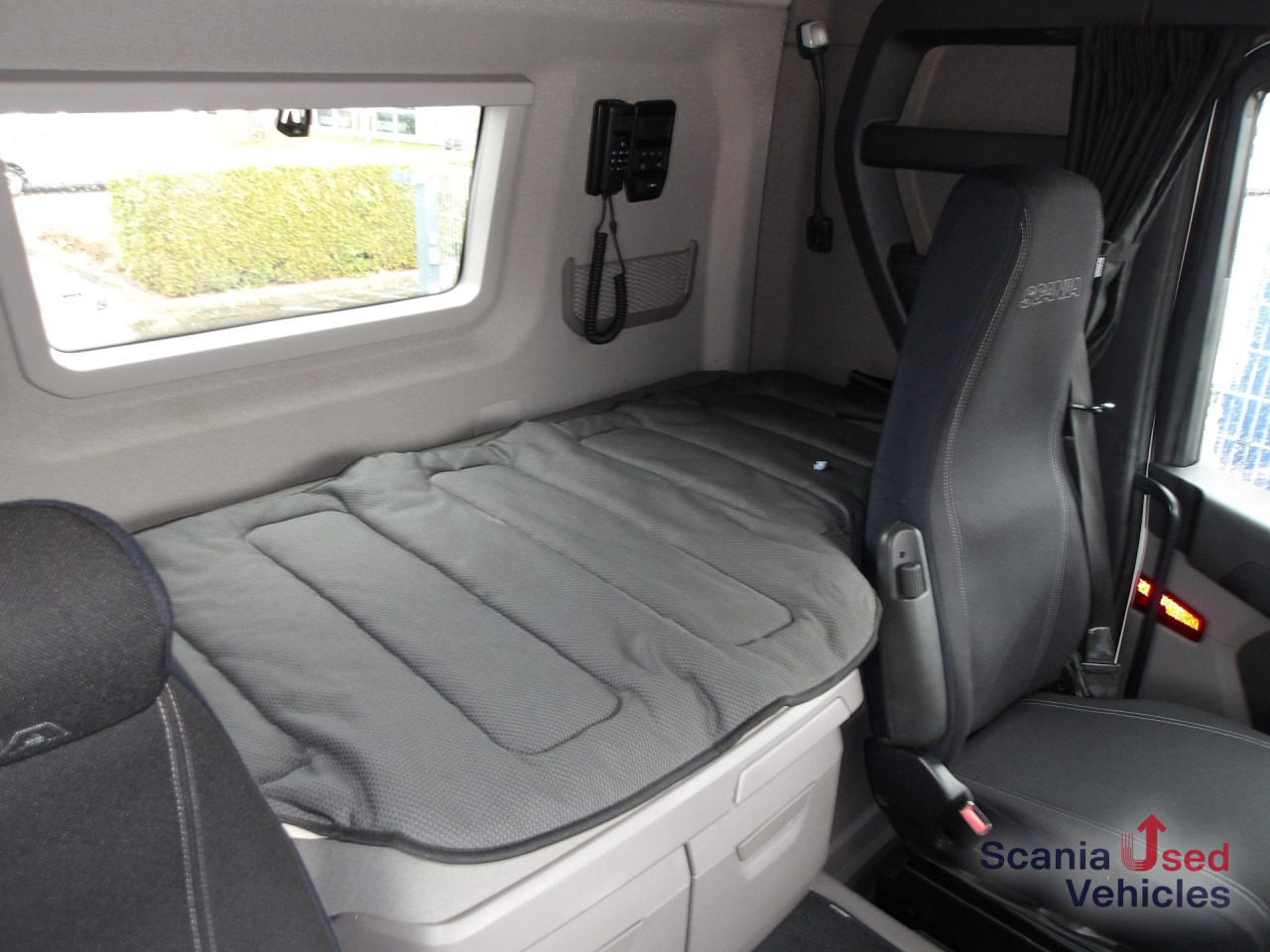 SCANIA R 450 - 6x2*4 - HIAB ABROLLKIPPER - HIGHLINE - SCR - Крюковой мультилифт: фото 2 SCANIA R 450 - 6x2*4 - HIAB ABROLLKIPPER - HIGHLINE - SCR - Крюковой мультилифт: фото 2