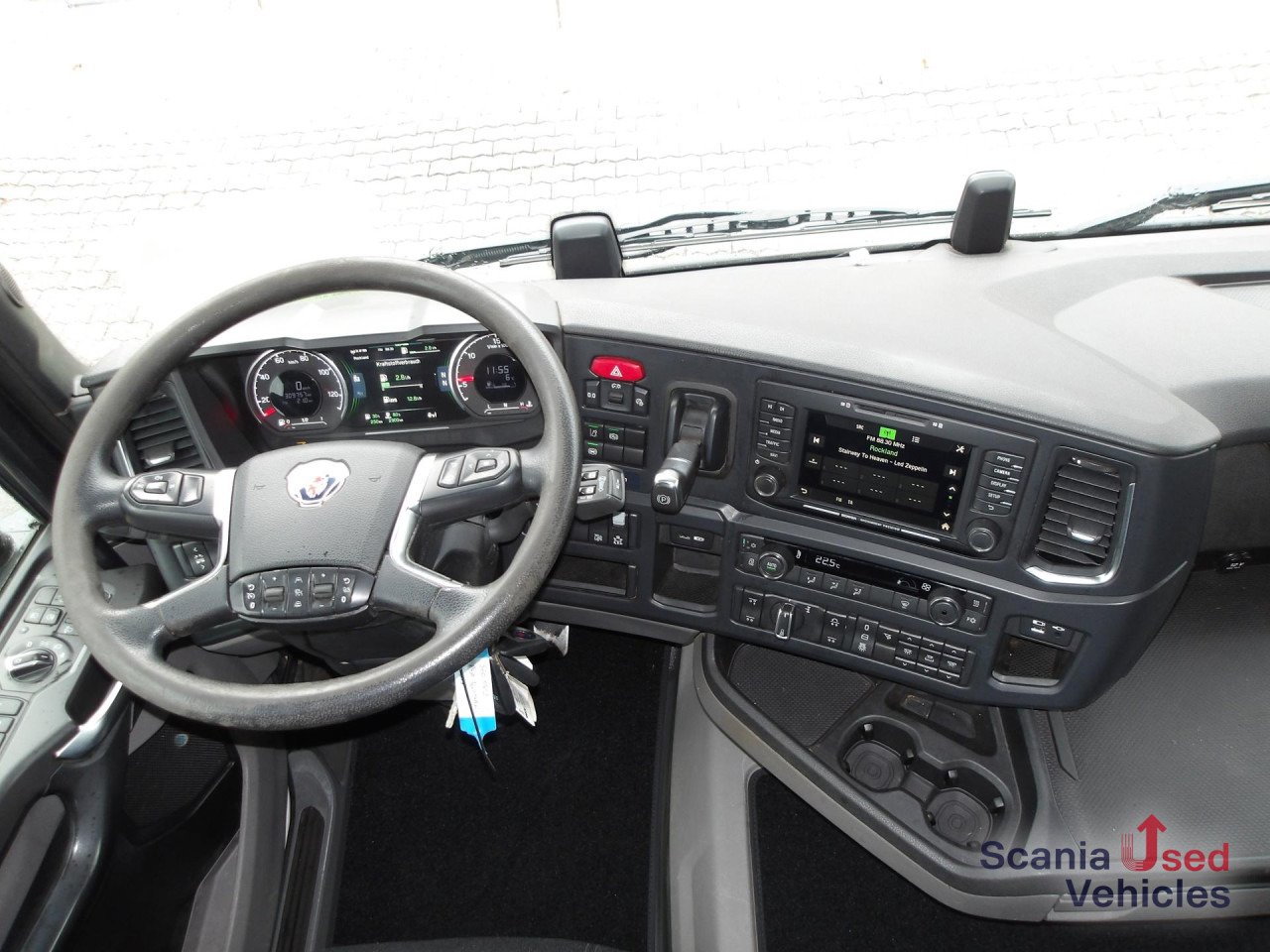 SCANIA R 450 - 6x2*4 - HIAB ABROLLKIPPER - HIGHLINE - SCR - Крюковой мультилифт: фото 4 SCANIA R 450 - 6x2*4 - HIAB ABROLLKIPPER - HIGHLINE - SCR - Крюковой мультилифт: фото 4