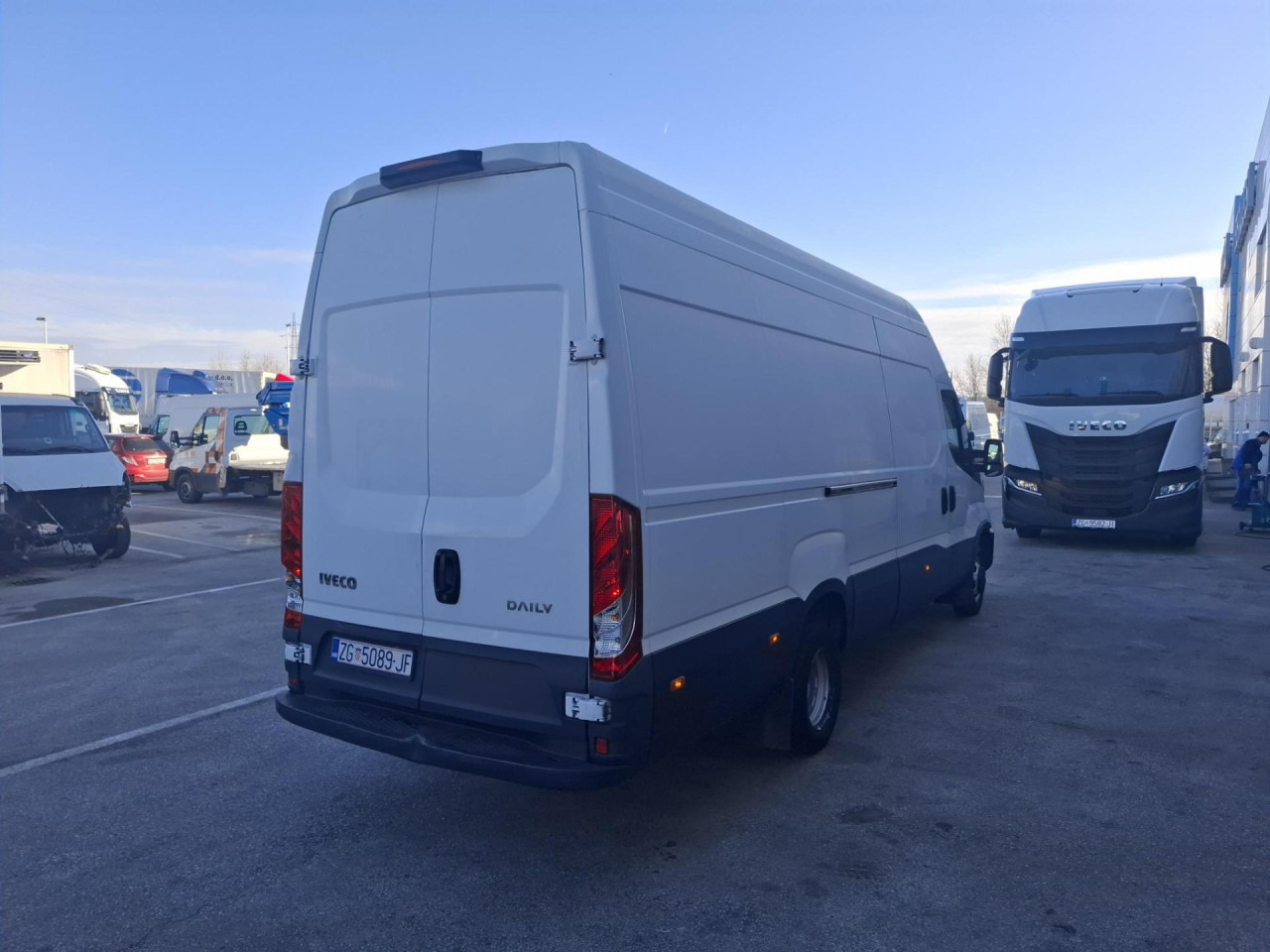 IVECO Daily 35C16V - Пассажирский фургон: фото 4 IVECO Daily 35C16V - Пассажирский фургон: фото 4
