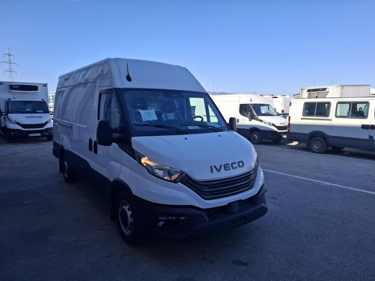 IVECO Daily 35S14V - Пассажирский фургон: фото 2 IVECO Daily 35S14V - Пассажирский фургон: фото 2
