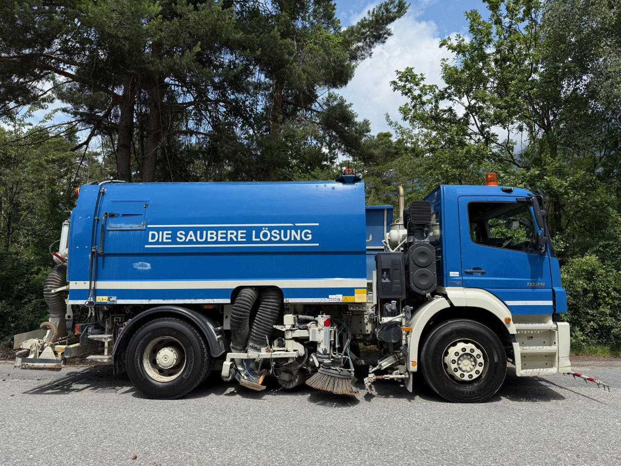 Mercedes-Benz Axor 1829 4x2, E5, EPS, RHD, Faun Kehrmaschine - Подметально-уборочная машина: фото 5 Mercedes-Benz Axor 1829 4x2, E5, EPS, RHD, Faun Kehrmaschine - Подметально-уборочная машина: фото 5