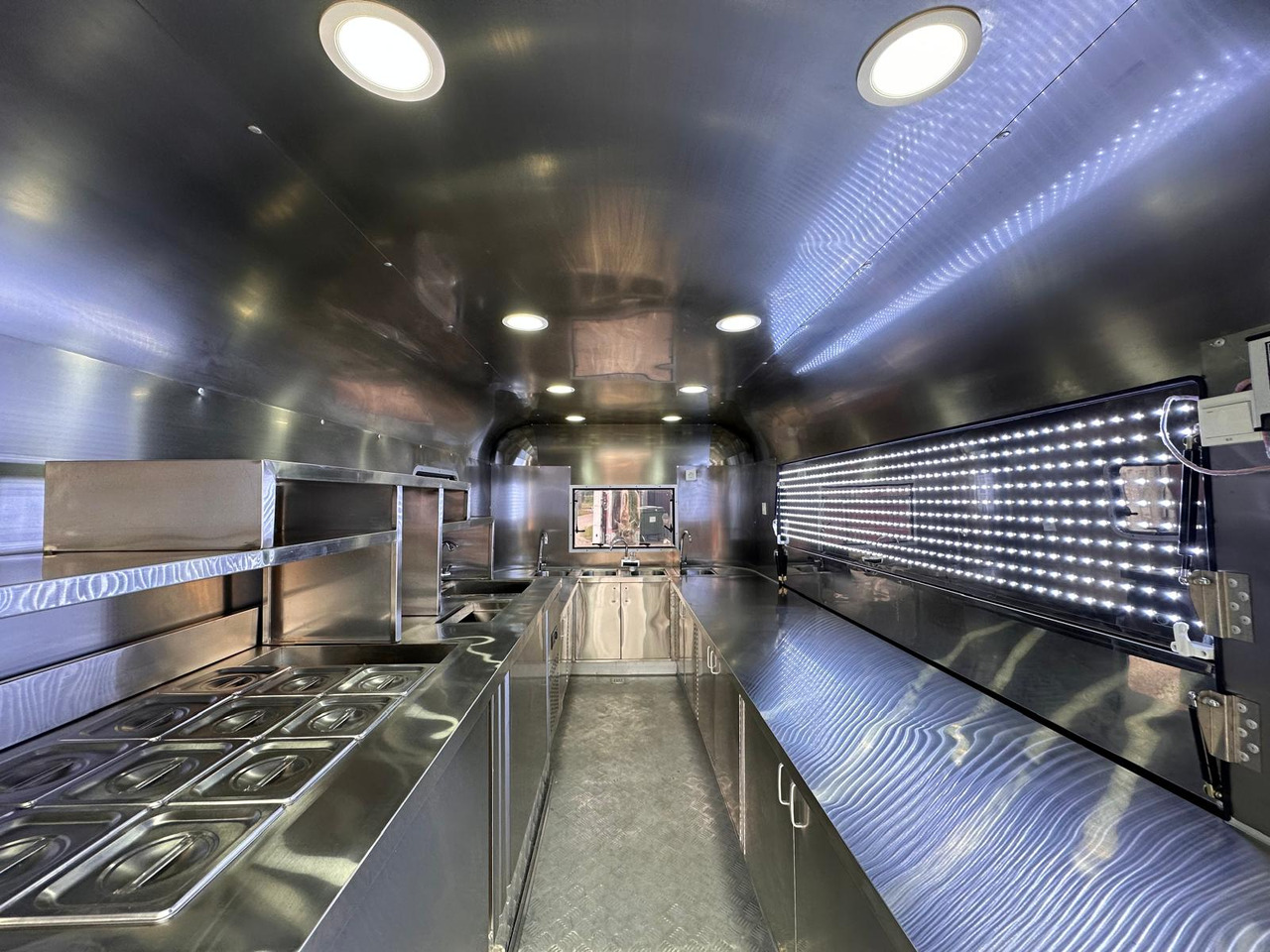 Bodex - Торговый прицеп: фото 3 Bodex - Торговый прицеп: фото 3