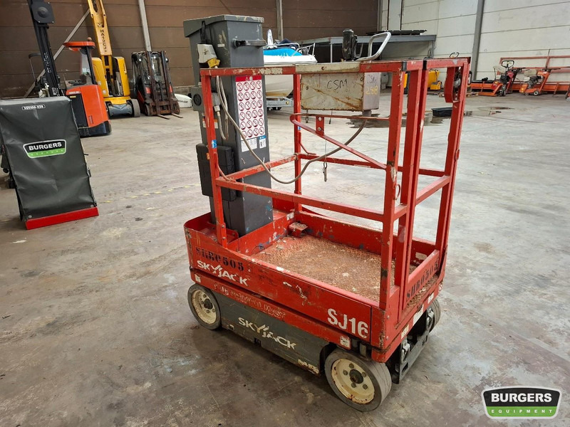 Skyjack SJ16 - Вертикальный мачтовый подъемник: фото 2 Skyjack SJ16 - Вертикальный мачтовый подъемник: фото 2