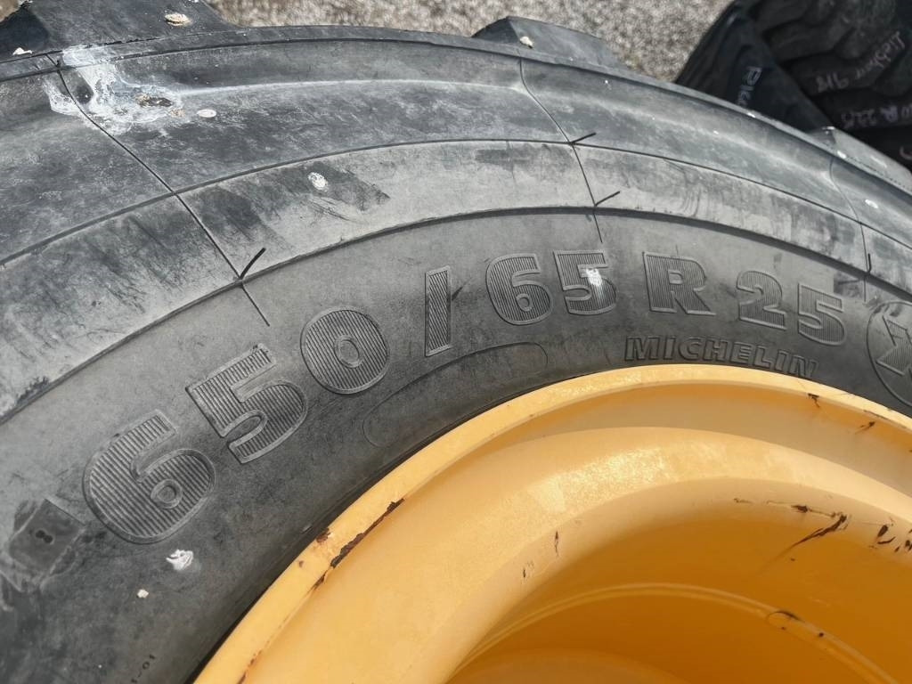 Michelin 650/65R25 Volvo L90 E , F , G , H - Колесо: фото 3 Michelin 650/65R25 Volvo L90 E , F , G , H - Колесо: фото 3