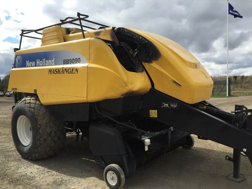 New Holland BB9090 Damaged / Skadad - Пресс-подборщик тюковый: фото 4 New Holland BB9090 Damaged / Skadad - Пресс-подборщик тюковый: фото 4