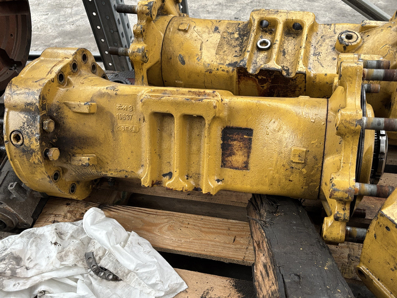 CAT CARRARO 641500 10637 Obudowa Mostu Pochwa Prawa Lewa - Ось и запчасти для Сельскохозяйственной техники: фото 1 CAT CARRARO 641500 10637 Obudowa Mostu Pochwa Prawa Lewa - Ось и запчасти для Сельскохозяйственной техники: фото 1