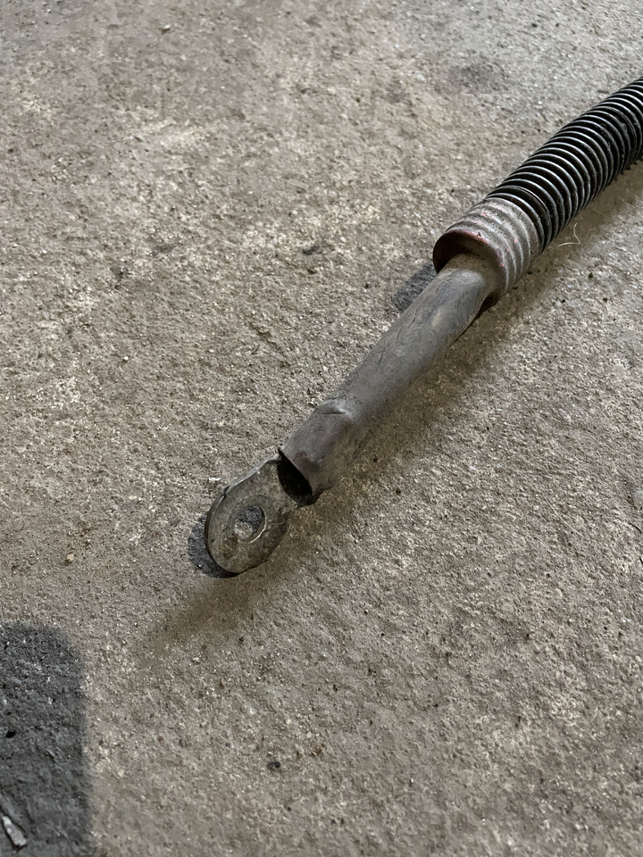 Claas Arion 550-520 650-620 - kabel przewód eletryczny alternator - rozrusznik 0021505462 - Кабели/ Провода для Тракторов: фото 3 Claas Arion 550-520 650-620 - kabel przewód eletryczny alternator - rozrusznik 0021505462 - Кабели/ Провода для Тракторов: фото 3