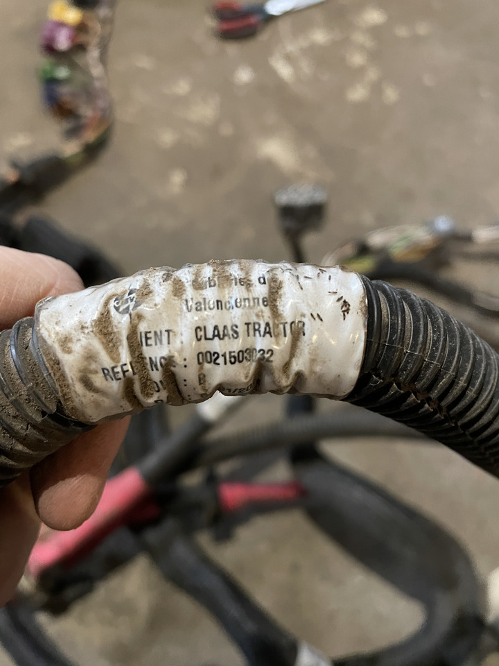 Claas Arion 550-520 650-620 - kabel wiązka elektryczna 0021503032 - Кабели/ Провода для Тракторов: фото 1 Claas Arion 550-520 650-620 - kabel wiązka elektryczna 0021503032 - Кабели/ Провода для Тракторов: фото 1