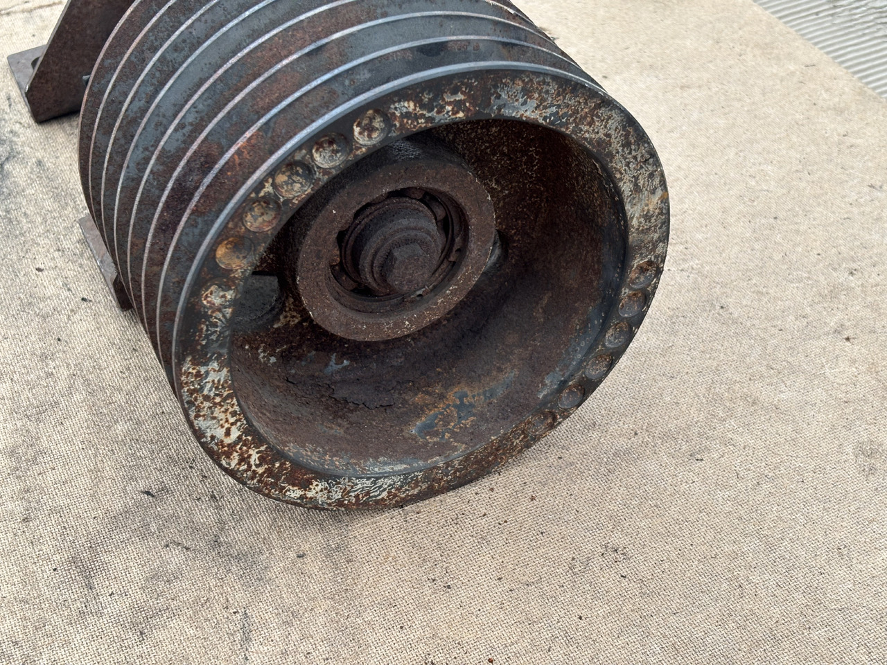 Claas Lexion 780 Koło Pasowe 7 rzędowe z mocowaniem - Ремень для Зерноуборочных комбайнов: фото 1 Claas Lexion 780 Koło Pasowe 7 rzędowe z mocowaniem - Ремень для Зерноуборочных комбайнов: фото 1