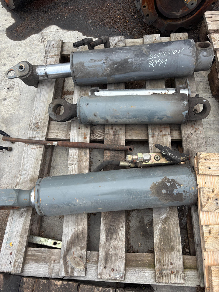 Claas Scorpion 7041 Siłowniki - Гидравлический цилиндр для Строительной техники: фото 1 Claas Scorpion 7041 Siłowniki - Гидравлический цилиндр для Строительной техники: фото 1