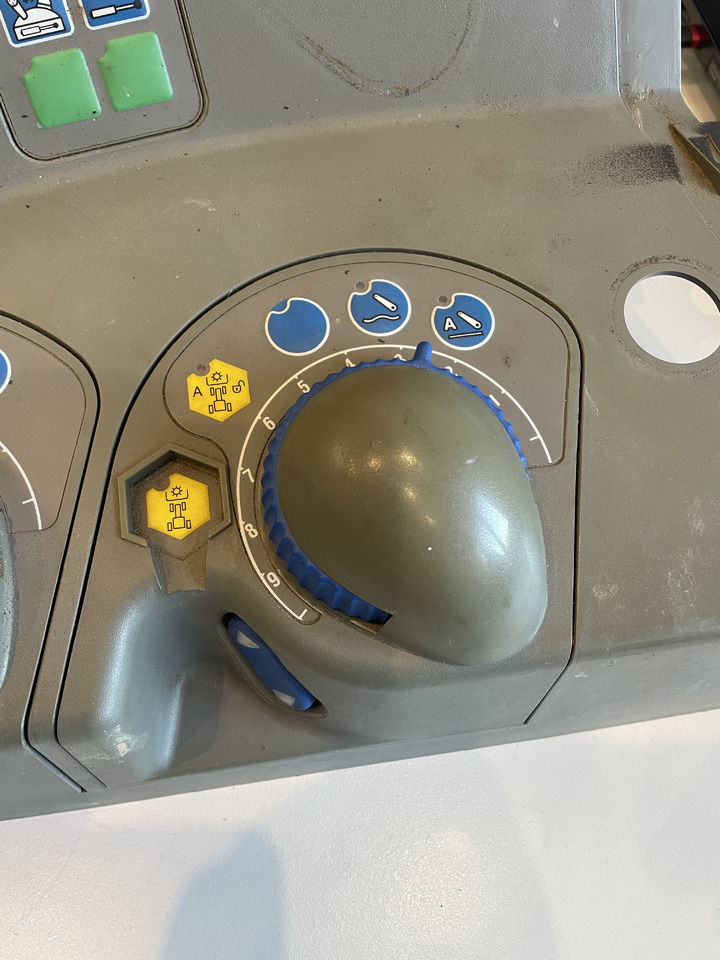 Fendt 920 -pulpit panel sterujący F718970071020 - Кабина и интерьер для Сельскохозяйственной техники: фото 3 Fendt 920 -pulpit panel sterujący F718970071020 - Кабина и интерьер для Сельскохозяйственной техники: фото 3