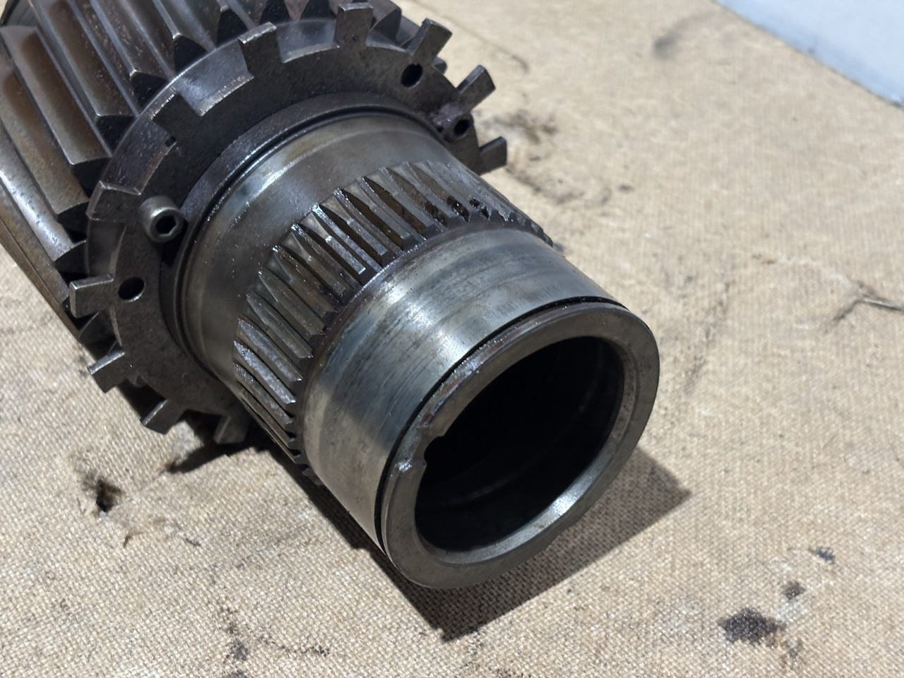 Fendt AGCO 920 924 926 930 Skrzynia Biegów Wał Wałek Tryb CZĘŚĆI M934100082040 - Коробка передач для Сельскохозяйственной техники: фото 3 Fendt AGCO 920 924 926 930 Skrzynia Biegów Wał Wałek Tryb CZĘŚĆI M934100082040 - Коробка передач для Сельскохозяйственной техники: фото 3