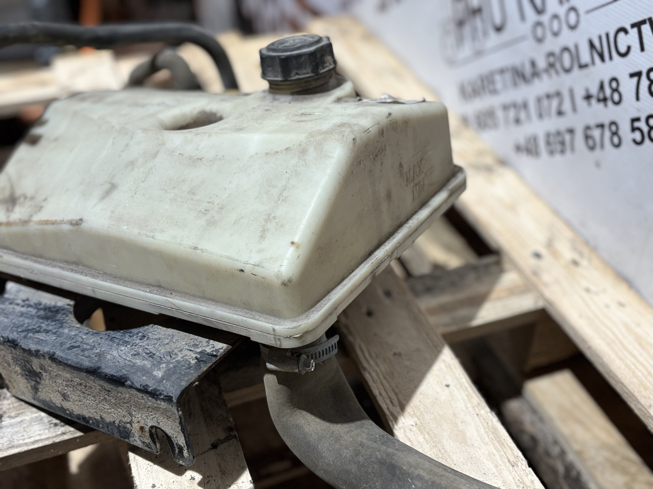 JCB 332/E9125 Zbiornik wyrównawczy płynu chłodniczego - Расширительный бачок для Строительной техники: фото 4 JCB 332/E9125 Zbiornik wyrównawczy płynu chłodniczego - Расширительный бачок для Строительной техники: фото 4