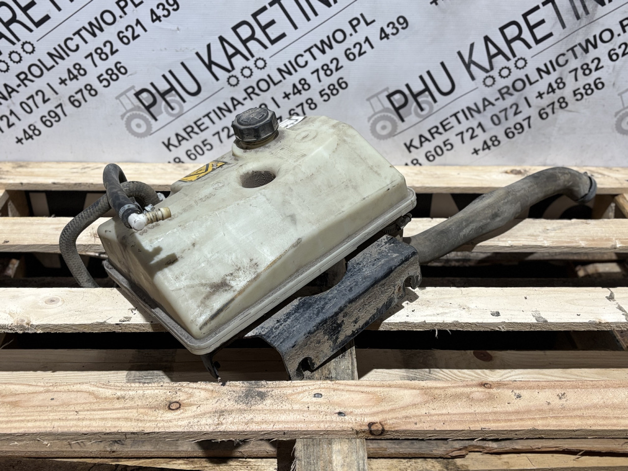 JCB 332/E9125 Zbiornik wyrównawczy płynu chłodniczego - Расширительный бачок для Строительной техники: фото 1 JCB 332/E9125 Zbiornik wyrównawczy płynu chłodniczego - Расширительный бачок для Строительной техники: фото 1