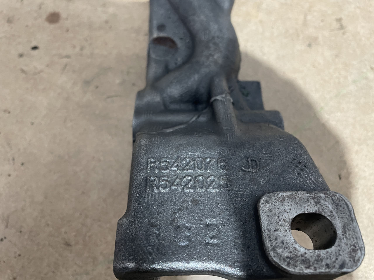 John Deere 6068 - wspornik uchwyt pompy oleju R542076 R542025 - Масляный насос для Сельскохозяйственной техники: фото 4 John Deere 6068 - wspornik uchwyt pompy oleju R542076 R542025 - Масляный насос для Сельскохозяйственной техники: фото 4