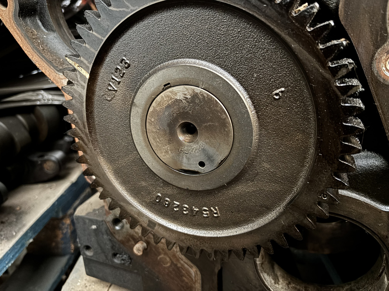 John Deere 6090 8260R S660 9370R Silnik Pokrywa Kolektor Koło Tryb R543260 DZ112405 - Двигатель и запчасти для Сельскохозяйственной техники: фото 2 John Deere 6090 8260R S660 9370R Silnik Pokrywa Kolektor Koło Tryb R543260 DZ112405 - Двигатель и запчасти для Сельскохозяйственной техники: фото 2