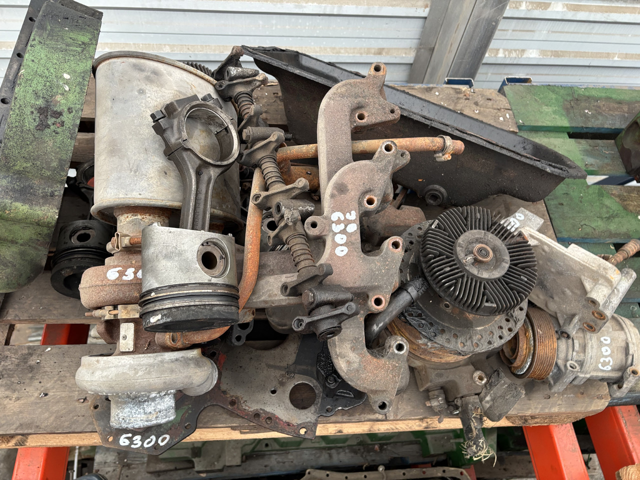 John Deere 6300 6500 6600 Obudowa Kolektor Tłoki Tłumik Koło Pasowe Tryb R122201 - Двигатель и запчасти для Сельскохозяйственной техники: фото 4 John Deere 6300 6500 6600 Obudowa Kolektor Tłoki Tłumik Koło Pasowe Tryb R122201 - Двигатель и запчасти для Сельскохозяйственной техники: фото 4