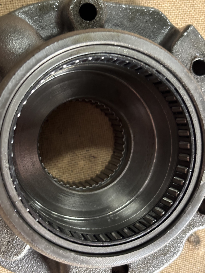 John Deere 6910, 6910S Obudowa Pompy Oleju Łożyska R109001 JD10269 R108926 R108928 - Масляный насос для Тракторов: фото 2 John Deere 6910, 6910S Obudowa Pompy Oleju Łożyska R109001 JD10269 R108926 R108928 - Масляный насос для Тракторов: фото 2