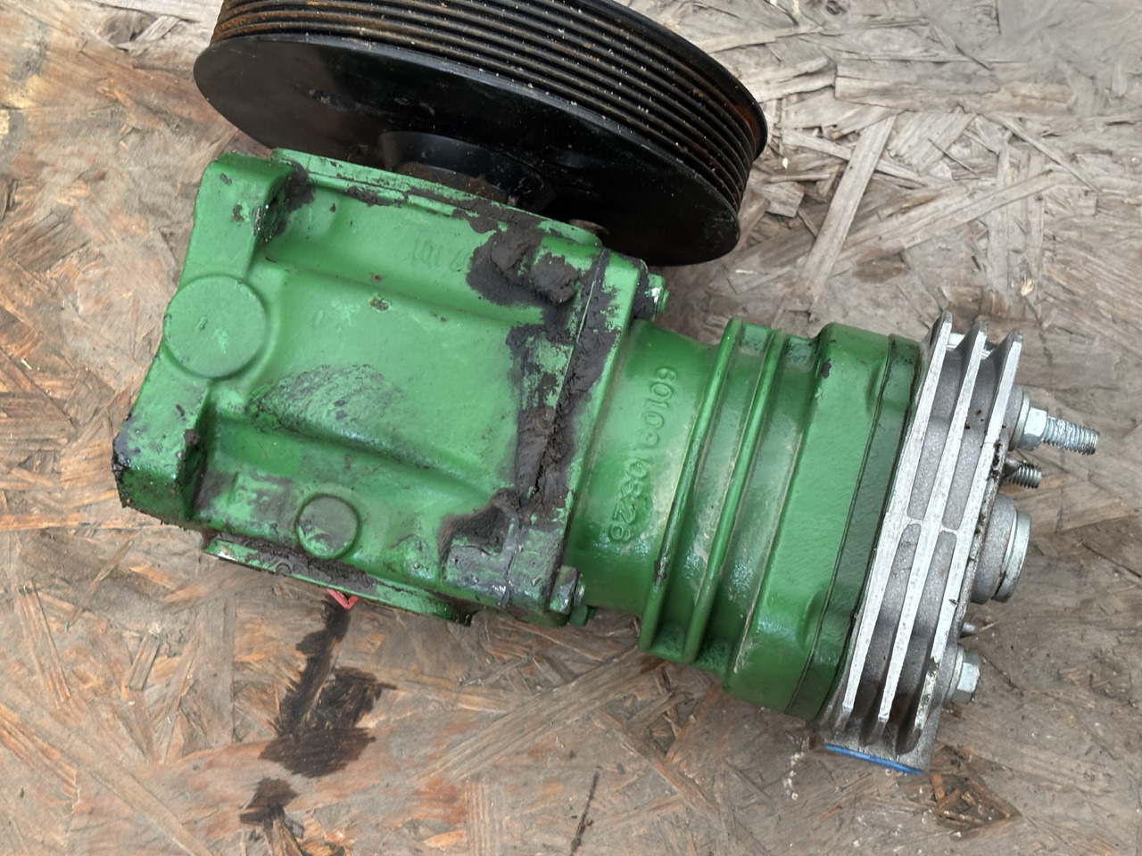 John Deere 8R 8RX 250 310 370 410 Kompresor Powietrza RE585794 - Пневмокомпрессор для Сельскохозяйственной техники: фото 4 John Deere 8R 8RX 250 310 370 410 Kompresor Powietrza RE585794 - Пневмокомпрессор для Сельскохозяйственной техники: фото 4