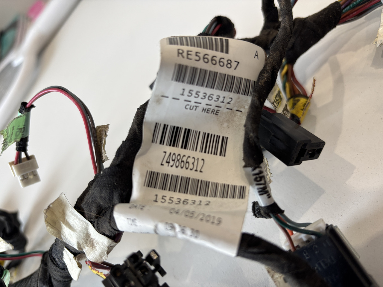 John Deere seria 6000 7000 8000 R - wiązka el. podłokietnika CommandARM RE566687 - Кабели/ Провода для Сельскохозяйственной техники: фото 3 John Deere seria 6000 7000 8000 R - wiązka el. podłokietnika CommandARM RE566687 - Кабели/ Провода для Сельскохозяйственной техники: фото 3