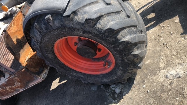 Koła felgi Bobcat massey ferguson 15x24 , 460/70 r24 - Колесо для Сельскохозяйственной техники: фото 1 Koła felgi Bobcat massey ferguson 15x24 , 460/70 r24 - Колесо для Сельскохозяйственной техники: фото 1