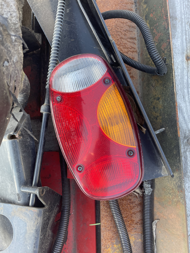 Manitou 735 - lampy tylne - Задний фонарь для Погрузочно-разгрузочной техники: фото 2 Manitou 735 - lampy tylne - Задний фонарь для Погрузочно-разгрузочной техники: фото 2